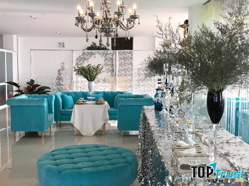 Tom & Café Studio