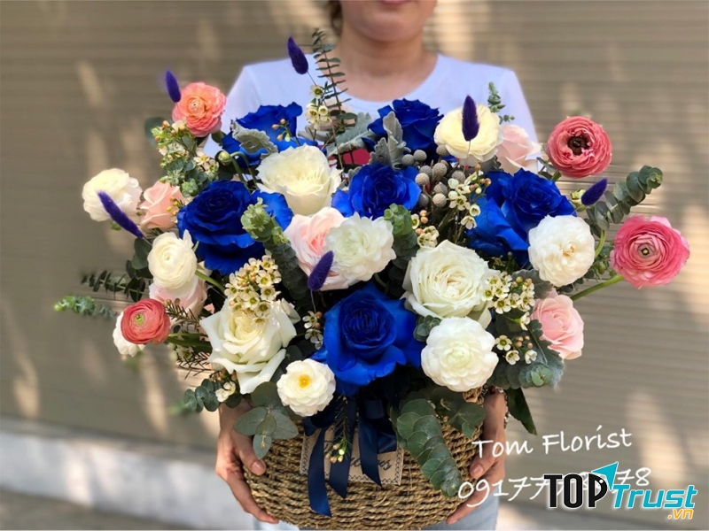 Lẵng hoa đơn giản  mà tinh tế của Tom