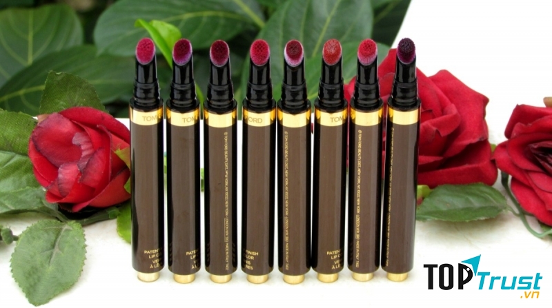 hiết kế đầu son hình tròn dẹt nhỏ cùng phần bông đủ dày để giữ son không bị chảy của Patent Finish