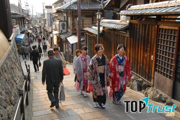 Tôn trọng văn hóa của người bản địa