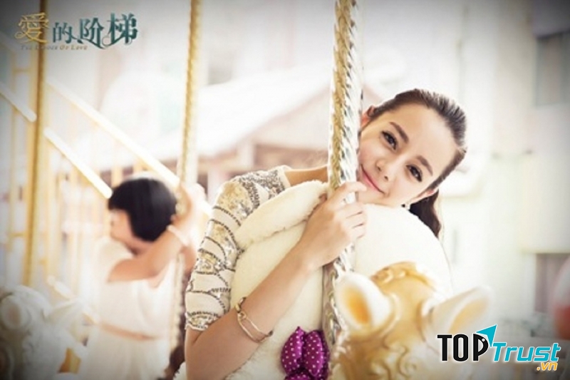 Địch Lệ Nhiệt Ba trong Nấc thang tình yêu