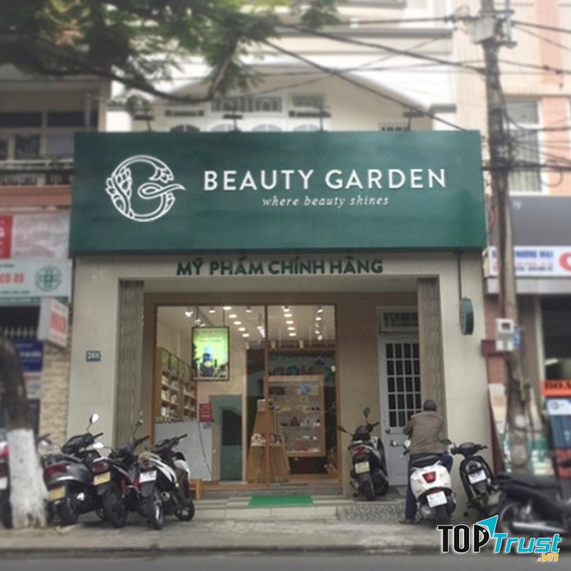 Bên ngoài cửa hàng Beauty garden