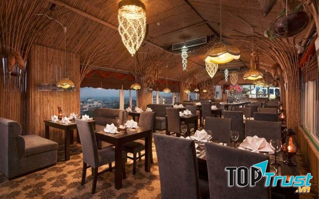 Top Floor Rue Des Seaux
