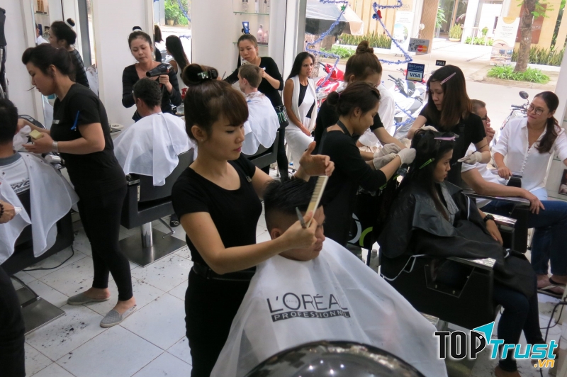 Top Hair salon được hàng ngàn khách hàng đã đến và hài lòng với dịch vụ chuyên nghiệp