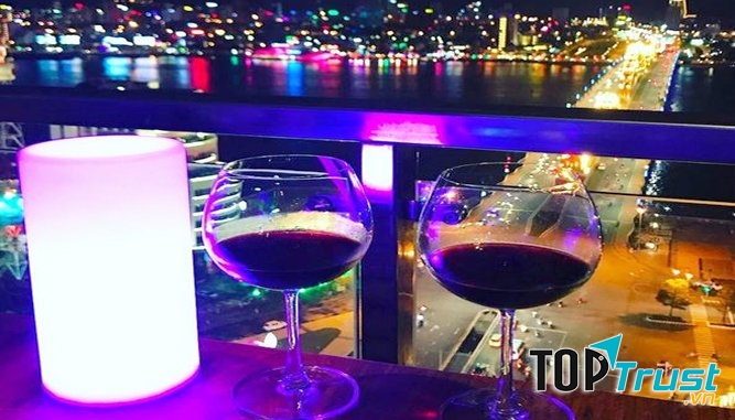 Top View Bar