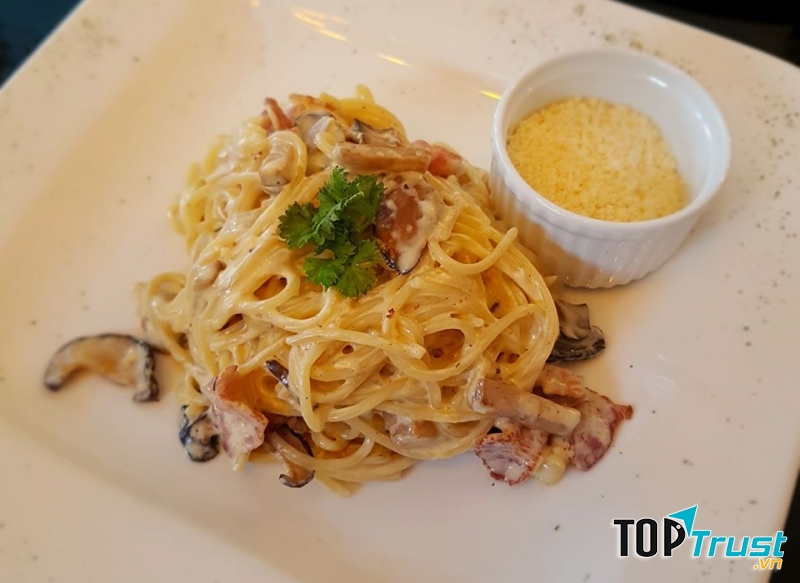Tại Topping Beef, bằng kĩ thuật của đội ngũ đầu bếp chuyên nghiệp với nhiều năm kinh nghiệm, nhà hàng tự hào mang tới cho thực khách những hương vị tươi ngon thực sự trong từng món ăn.