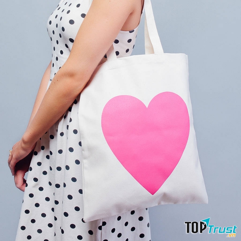 Tote Bag - Kiểu túi xách du lịch nữ được yêu thích nhất hiện nay