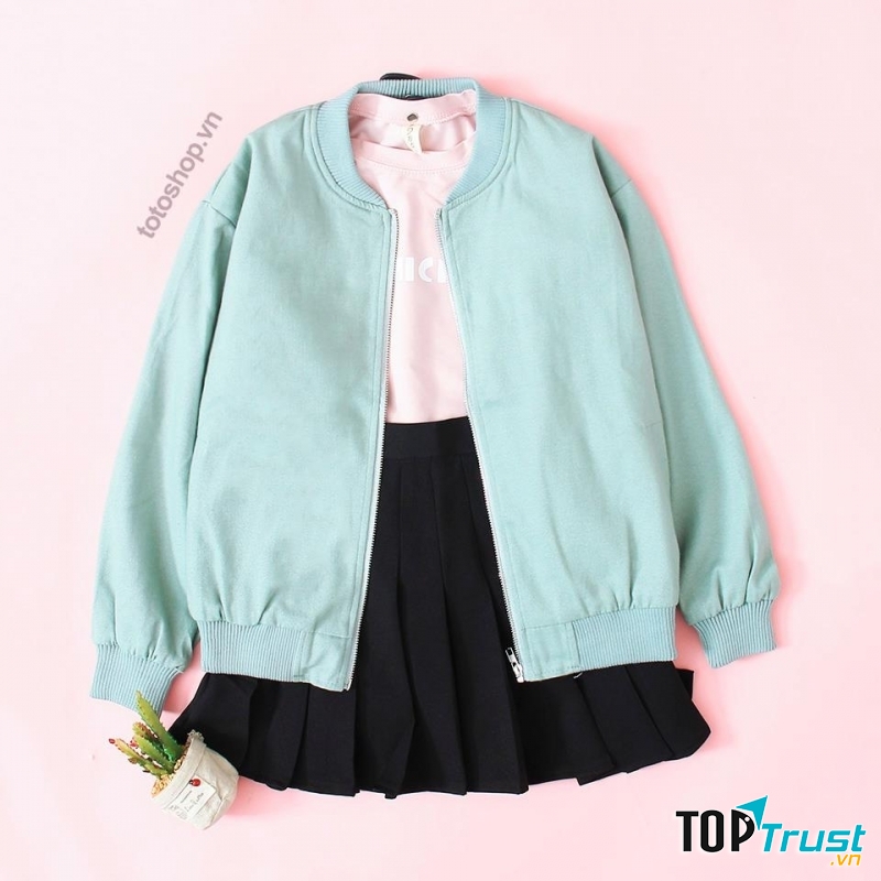 Mẫu thời trang năng động, trẻ trung tại Toto shop