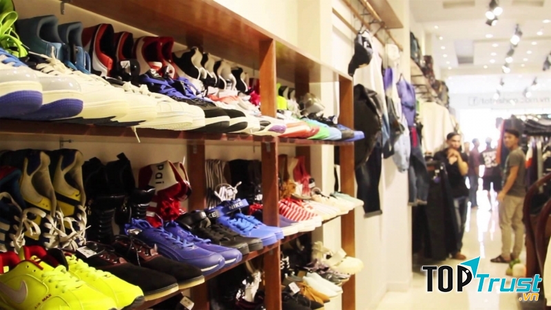 Bên cạnh quần, áo, Totoshop còn chuyên về các mặt hàng phụ kiện