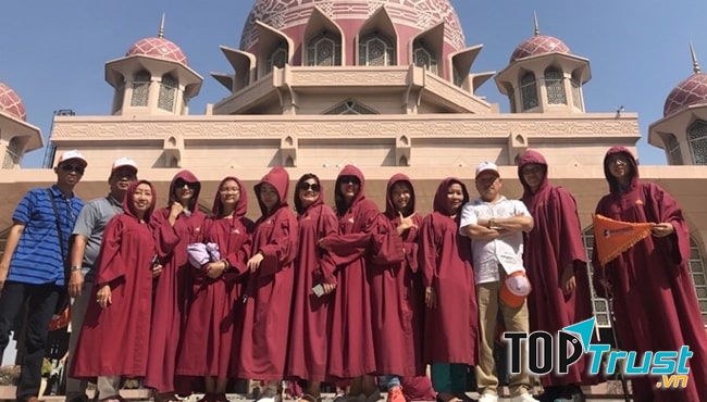 Du khách của BestPrice Travel chụp tại nhà thờ hồi giáo, Malaysia