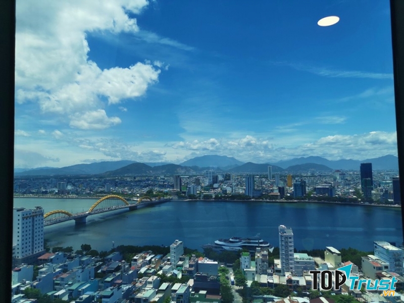 Khoảnh khắc Đà Nẵng từ  Tourane Bar - Mường Thanh Đà Nẵng.