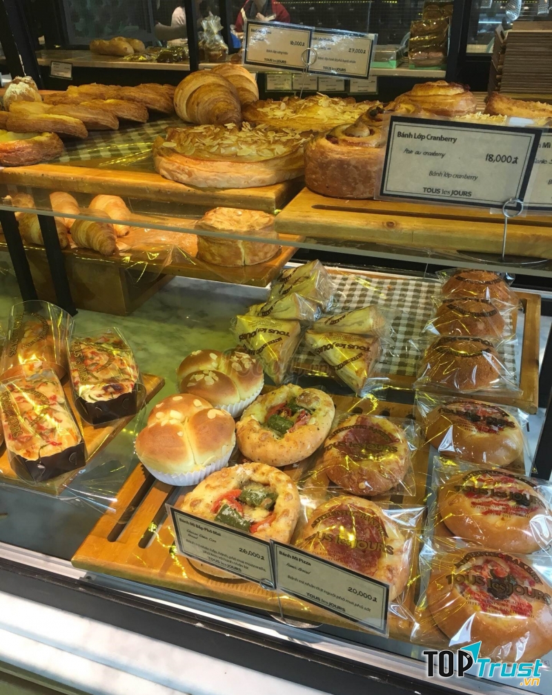Các món bánh đa dạng tại TOUS Les JOURS