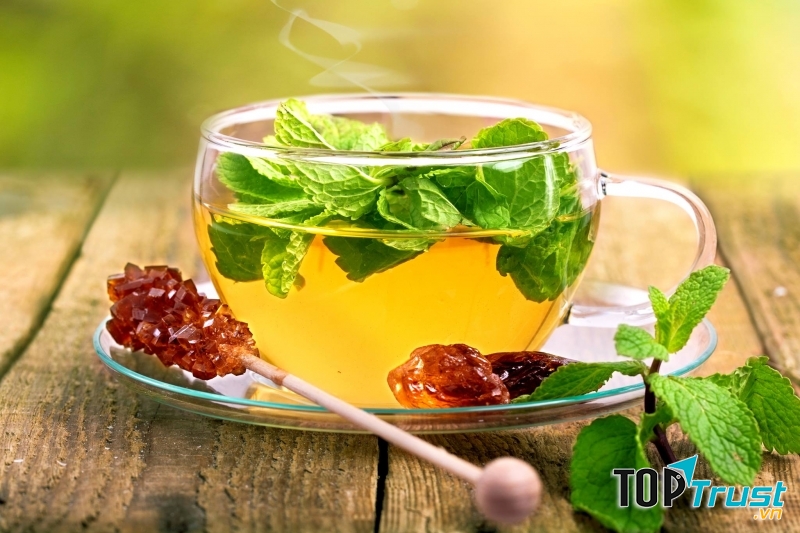 Uống từ 3 đến 4 tách trà bạc hà một ngày là biện pháp cứu trợ tuyệt vời khi bị cảm
