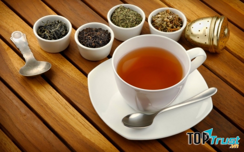 Trà cam thảo nóng rất dễ uống bởi vị ngọt của nó.
