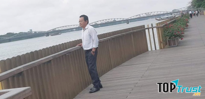 Ảnh chân dung nhà thơ Lê Viết Hòa