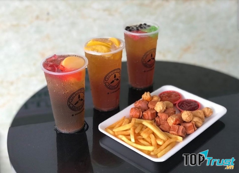 Menu đa dạng bao gồm rất nhiều loại thức uống và đồ ăn vặt