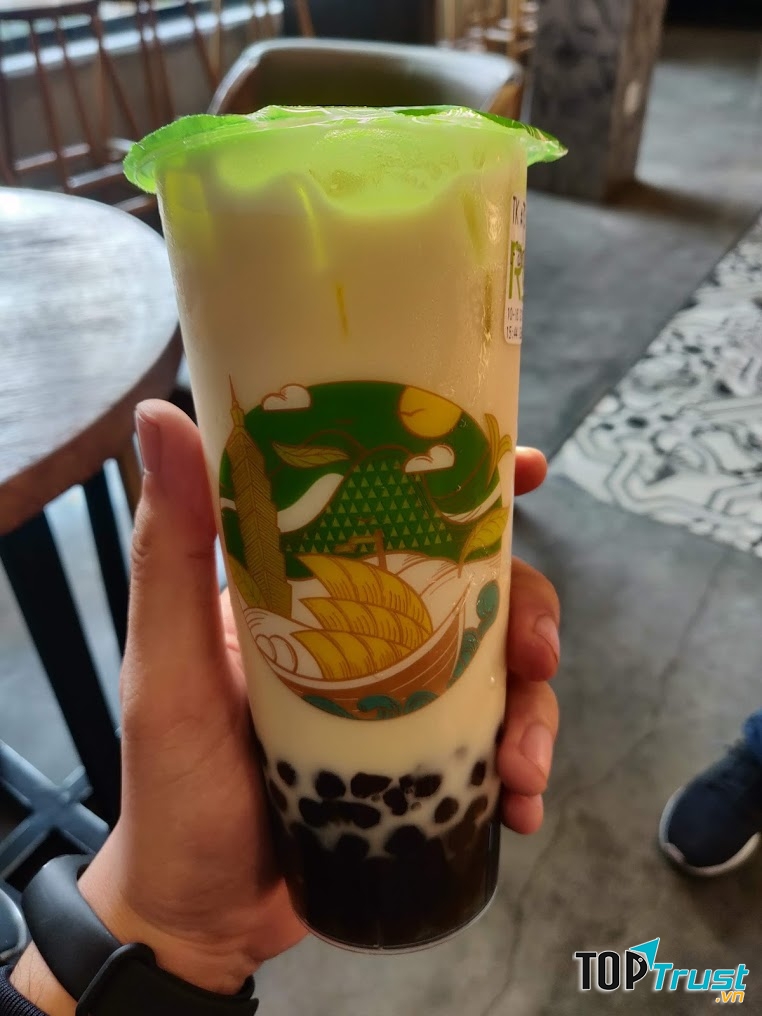 R&B Tea mang trong mình một câu chuyện khá thú vị đó là thương hiệu này bắt nguồn từ mong muốn mang hương vị trà Đài Loan đi khắp thế giới,