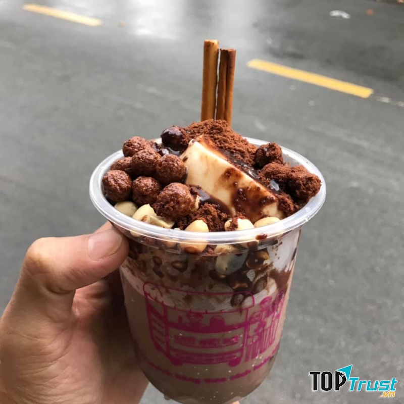 Với menu bao gồm nhiều loại thức uống “hot” nhất hiện nay, Trà Sữa Tuyết Nhiệt Đới đang là điểm đến rất được lòng giới trẻ