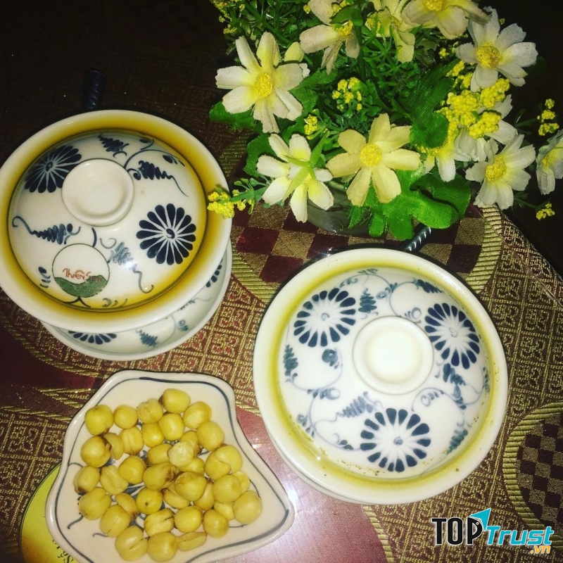 Một tách trà nhâm nhi trong không gian tĩnh lặng đủ xua tan mệt mỏi, lo âu