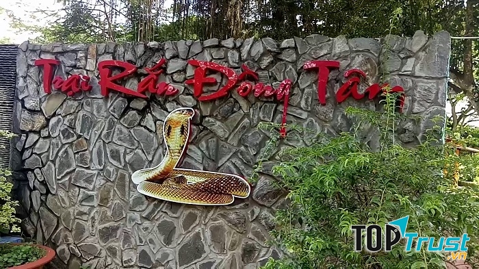 Trại rắn Đồng Tâm