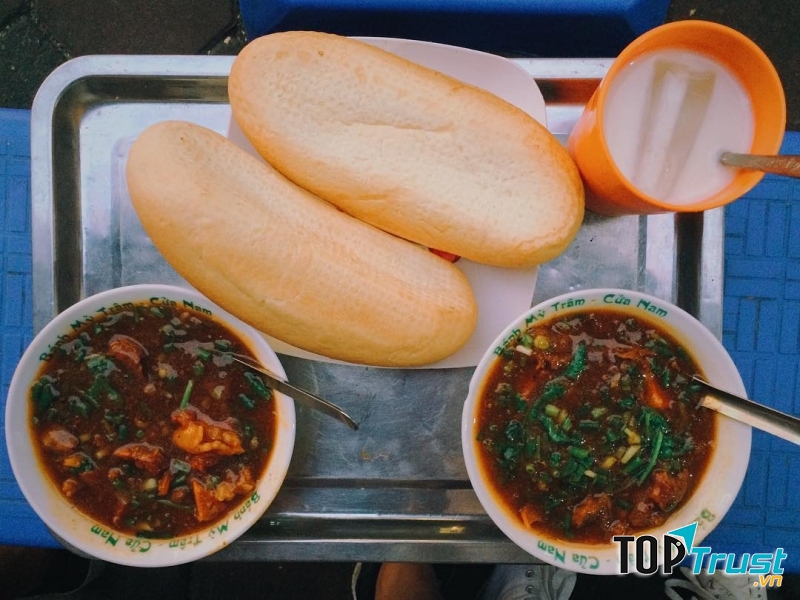 Trâm - Bánh Mì Sốt Vang Đình Ngang