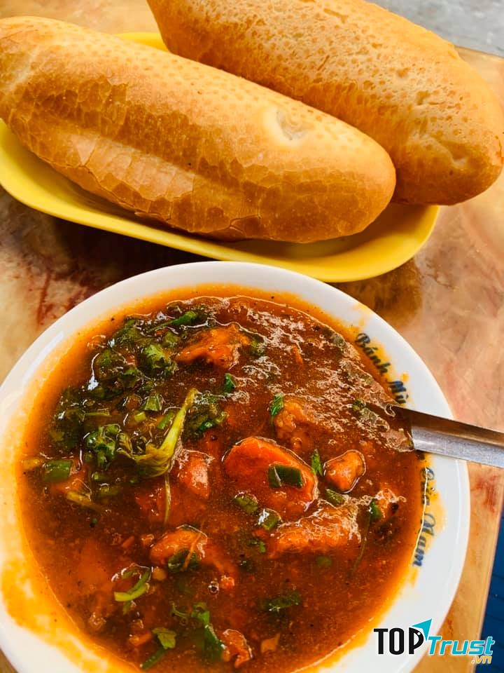 Bánh mì sốt vang Đình Ngang.