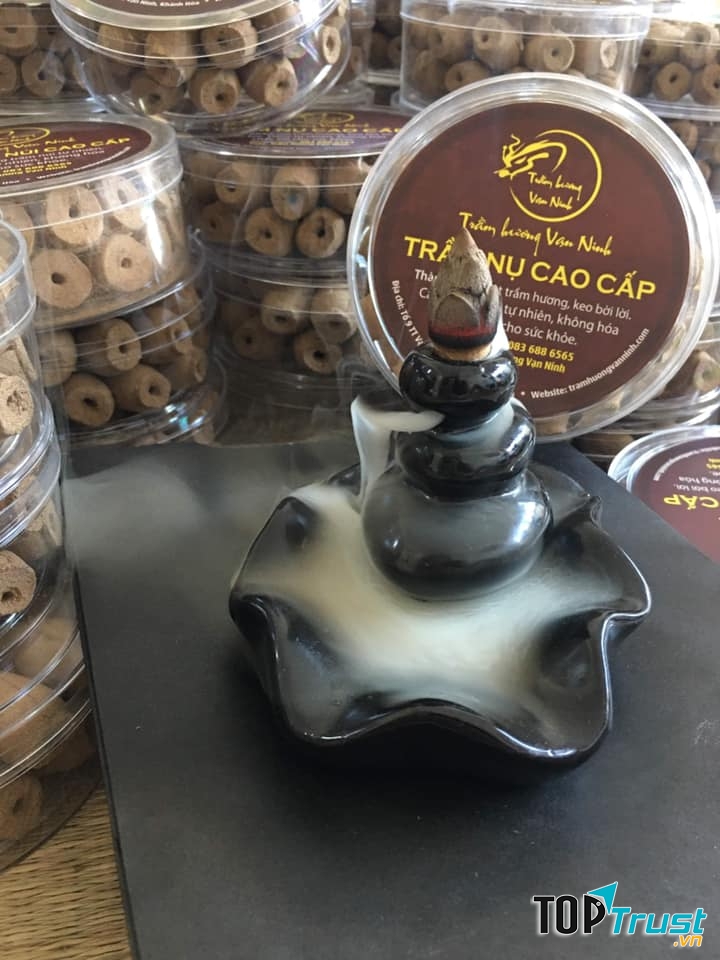 Trầm Hương Vạn Ninh