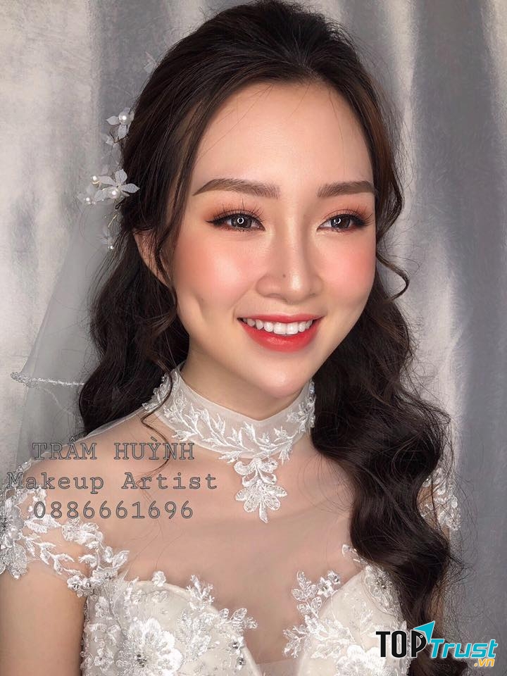 Trâm Huỳnh make up