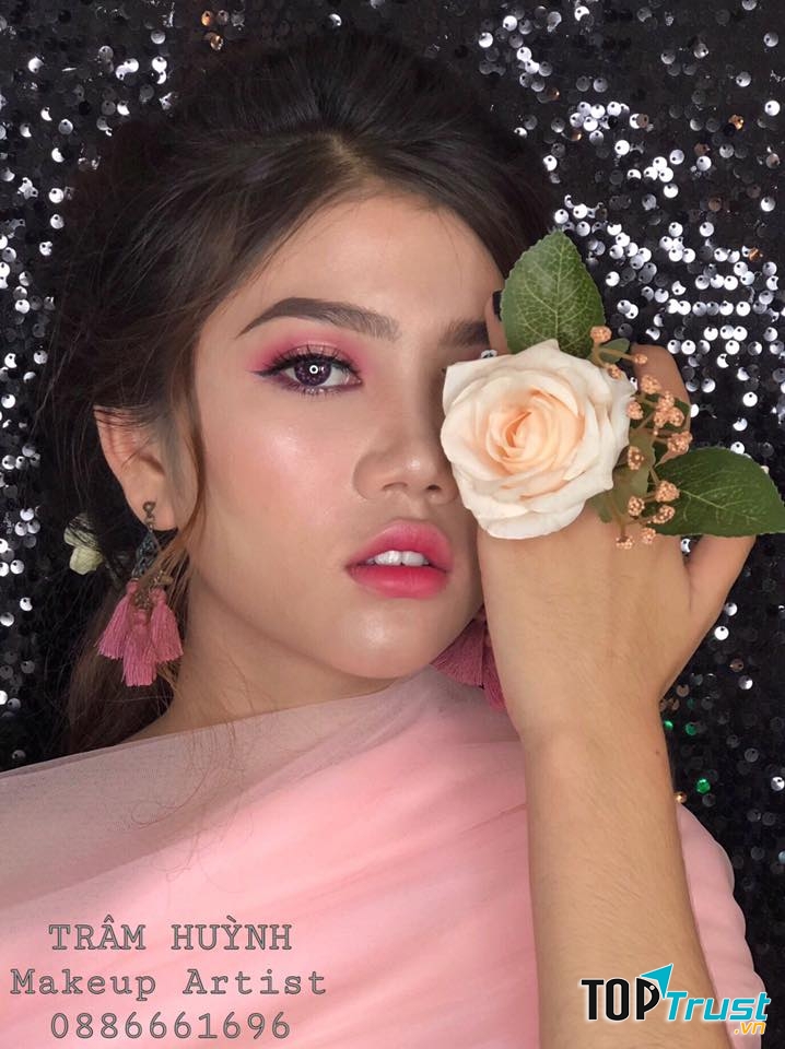 Trâm Huỳnh make up