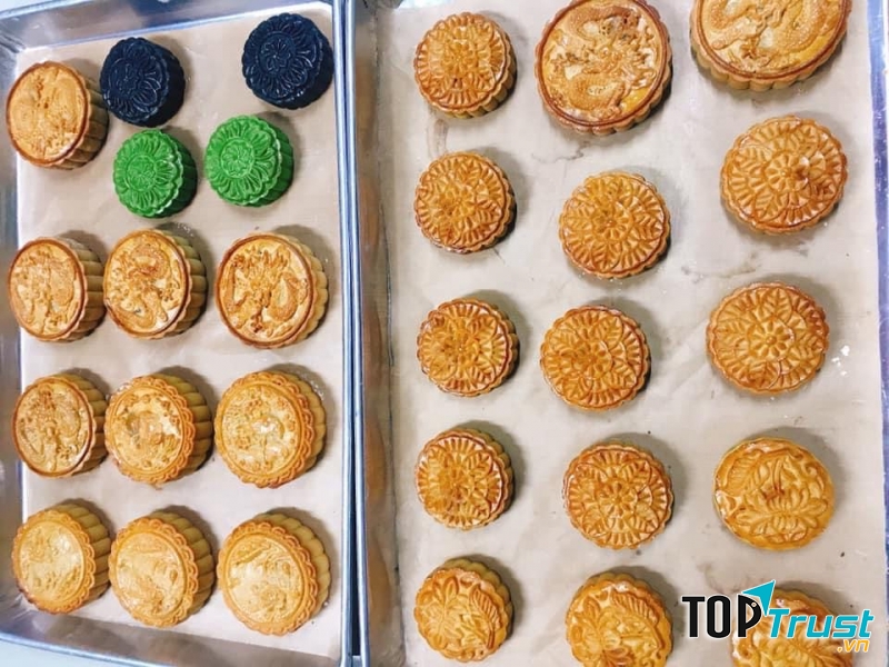 Bánh trung thu tại tiệm bánh Trâm Lê với nhiều hương vị.