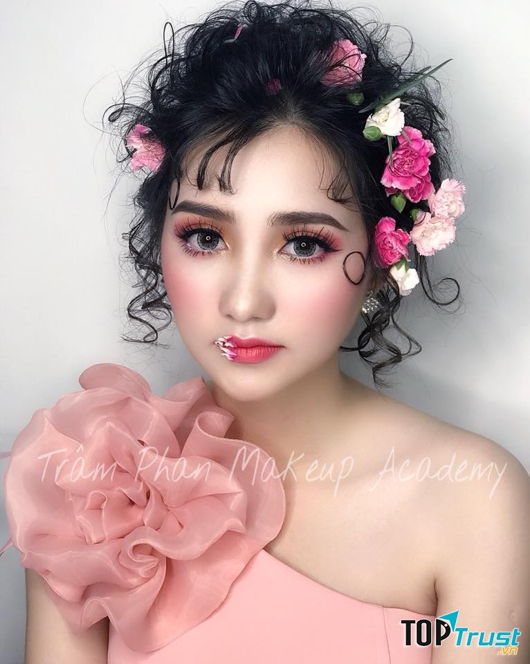 Trâm Phan Makeup Academy ( Chammakeup Store.)