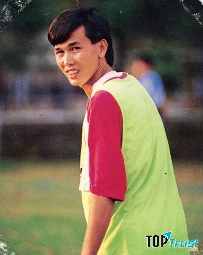 Hậu vệ phải xuất sắc nhất của bóng đá Việt Nam với lối chơi công thủ toàn diện.