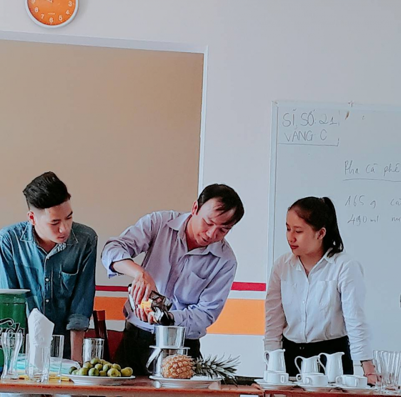 Trần Dũng - Dạy pha chế tại Huế