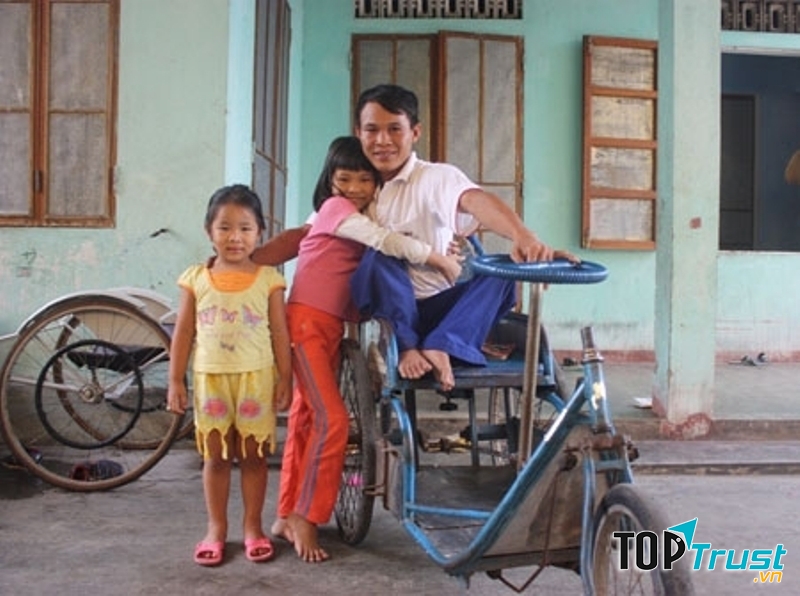 Trần Quốc Hoàn – Thầy giáo dạy học ngồi xe lăn