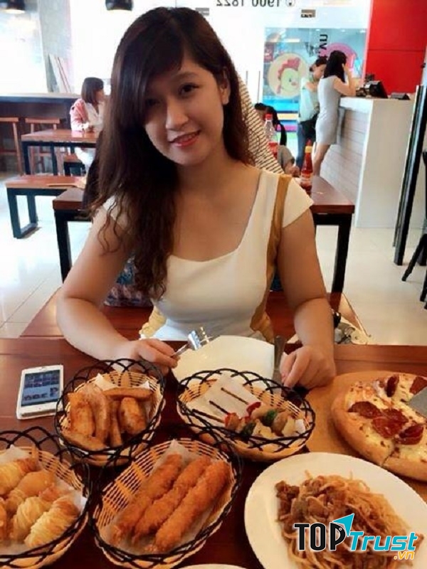 Nữ streamer LinhKun