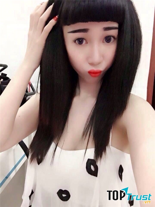 Ví dụ cho sự trang điểm quá lố