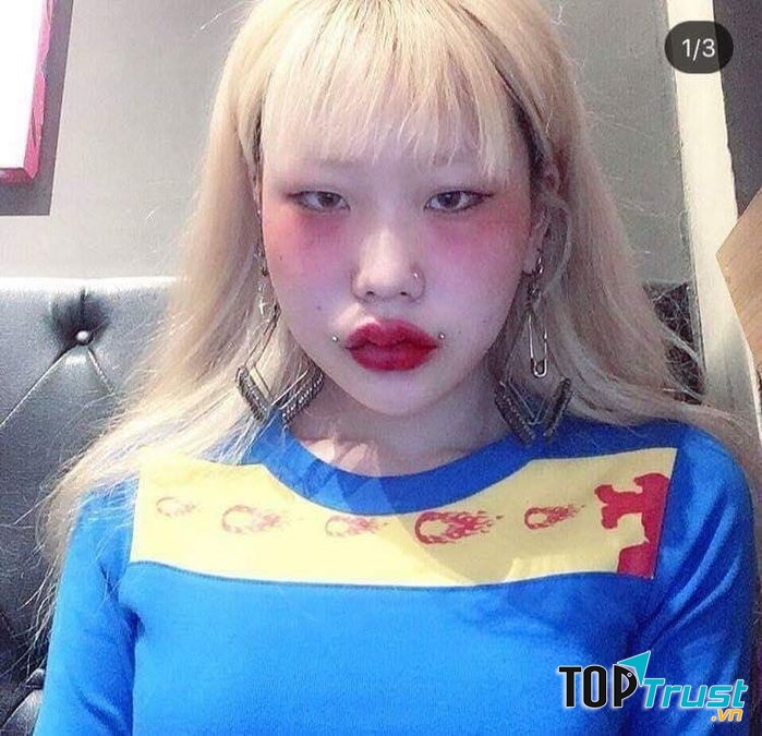 Trang điểm quá lố