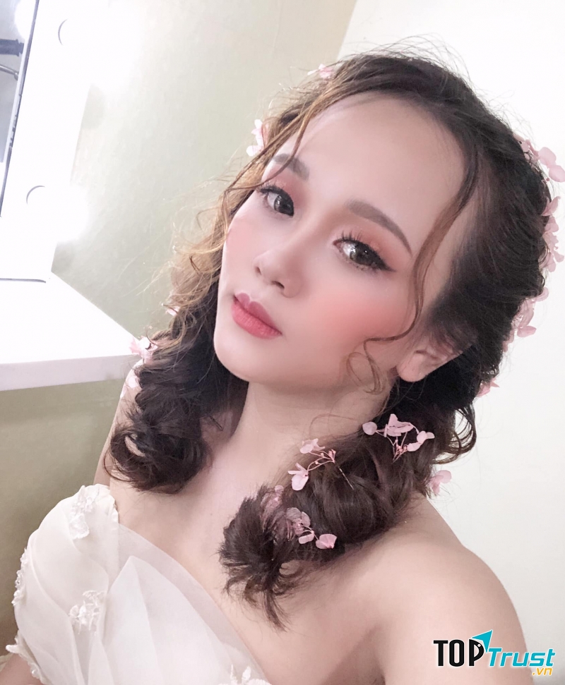 Trang Điểm Tại Nhà Nhàng Nguyễn