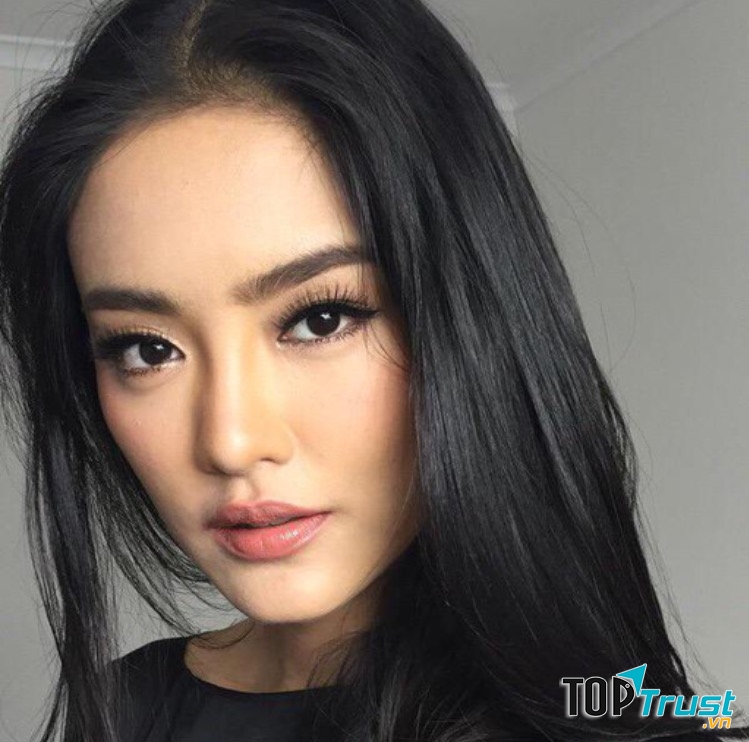 Trang điểm theo tông nude