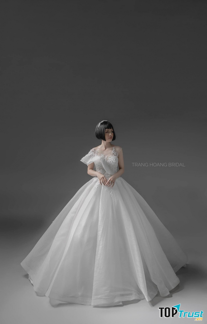 Trang Hoàng Elizabeth Luxury