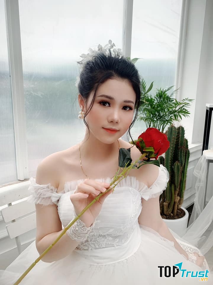 Trang make up (Áo cưới Moon)