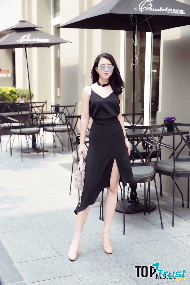 Ngoài những chiếc đầm tiểu thư ngọt ngào thì Trang Nguyễn Boutique cùng có nhiều mẫu đầm thiết kế sexy phù hợp với những cô nàng táo bạo và quyến rũ