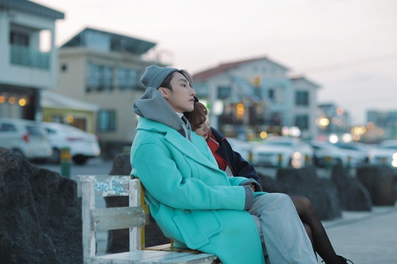 Bộ trang phục màu xanh ấm áp