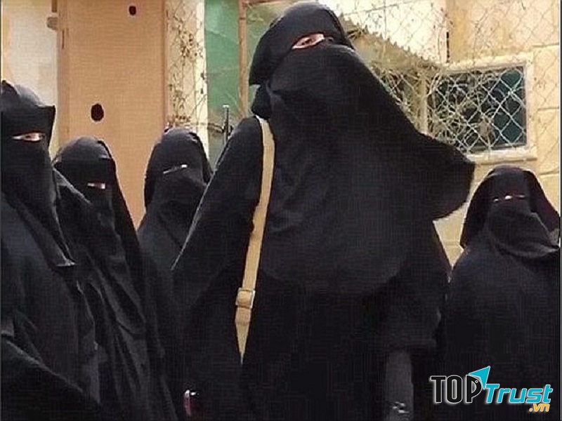 Người phụ nữ Hồi Giáo phải chịu các quy định rất nghiêm khắc về trang phục theo quy định của đạo này