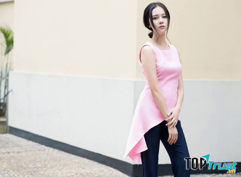 Thiết kế bất đối xứng có ưu điểm giúp cơ thể trông mảnh mai hơn