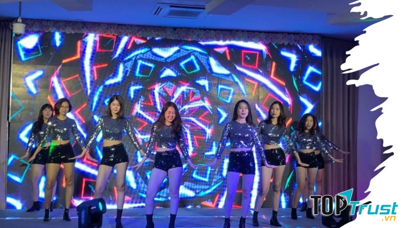 Trang phục biểu diễn Ánh tuyết