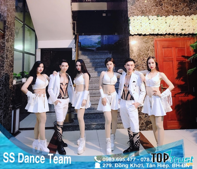 Trang Phục biểu diễn Double S