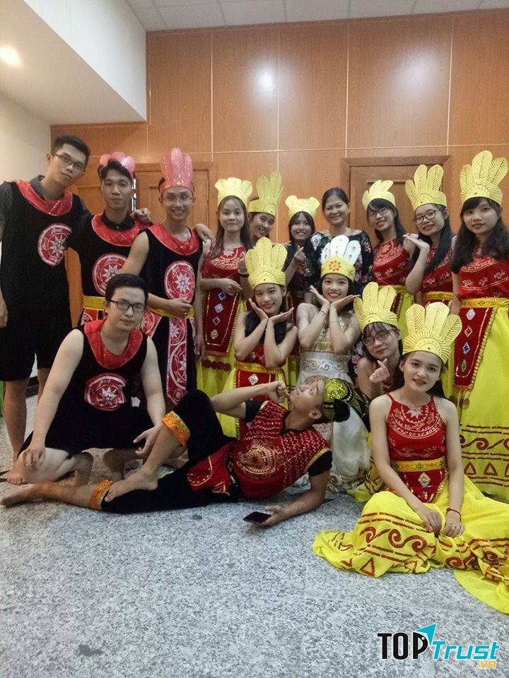 Trang phục biểu diễn Hoa Mai