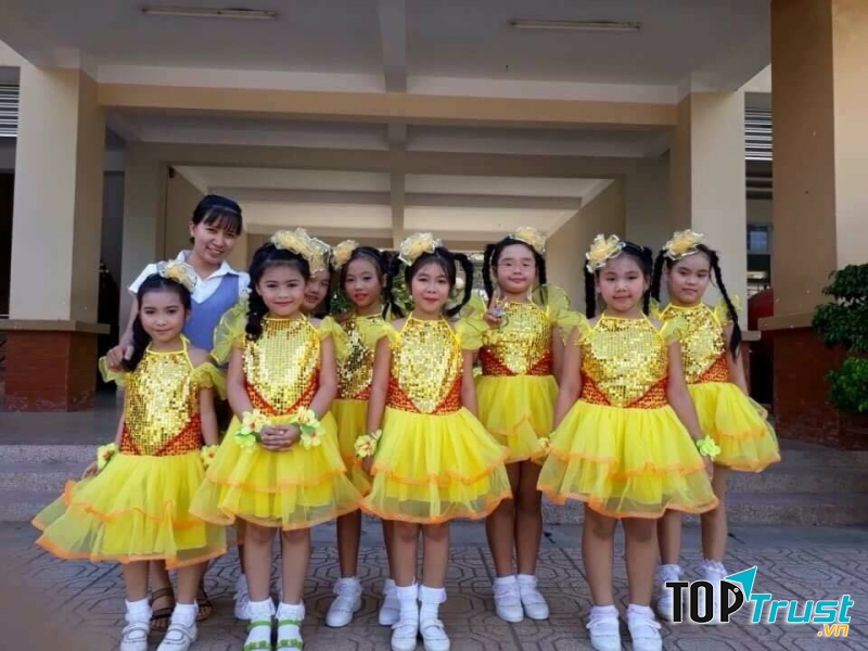 Trang Phục Biểu Diễn Hoa Sen