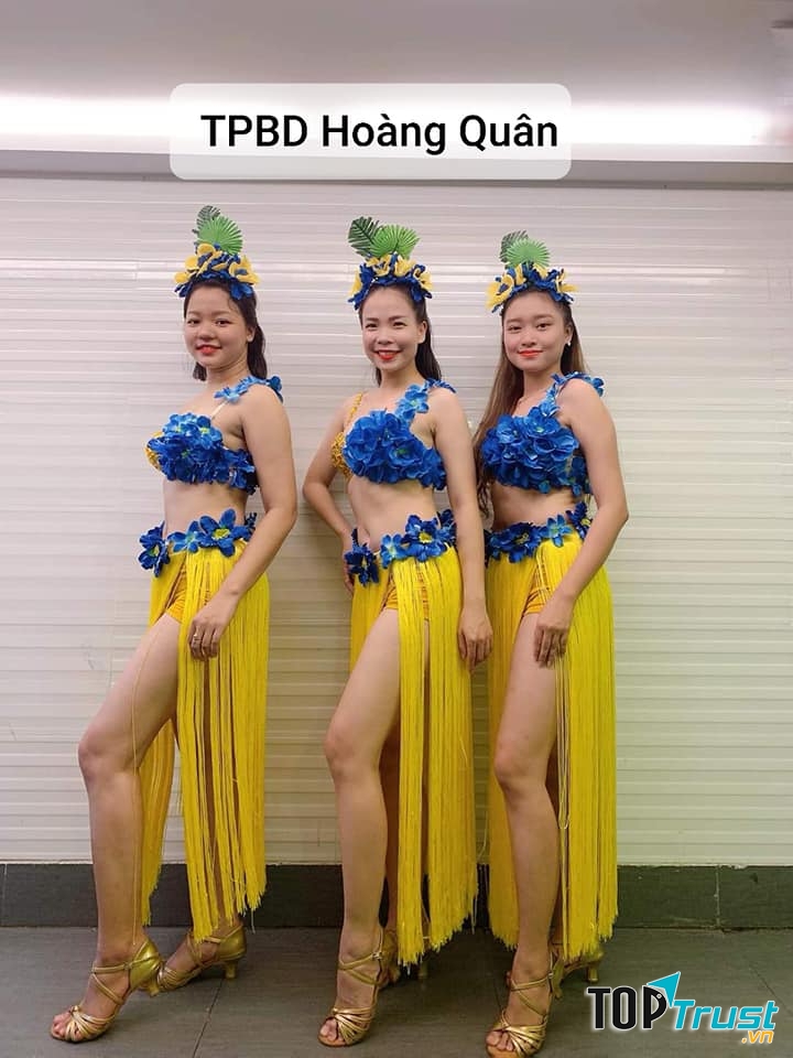 Trang phục biểu diễn Hoàng Quân